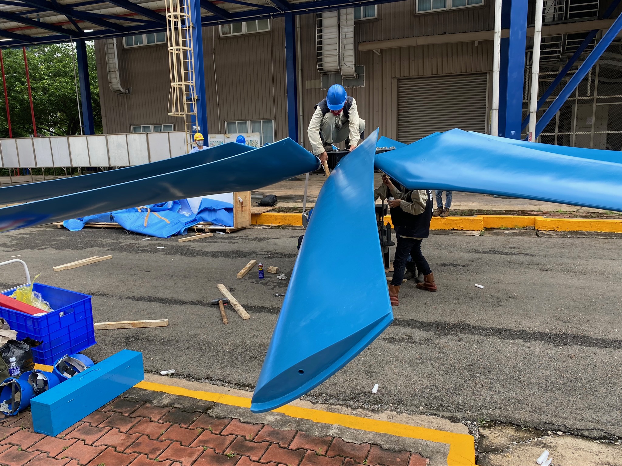 Assembly of the new KM fan package before replacement